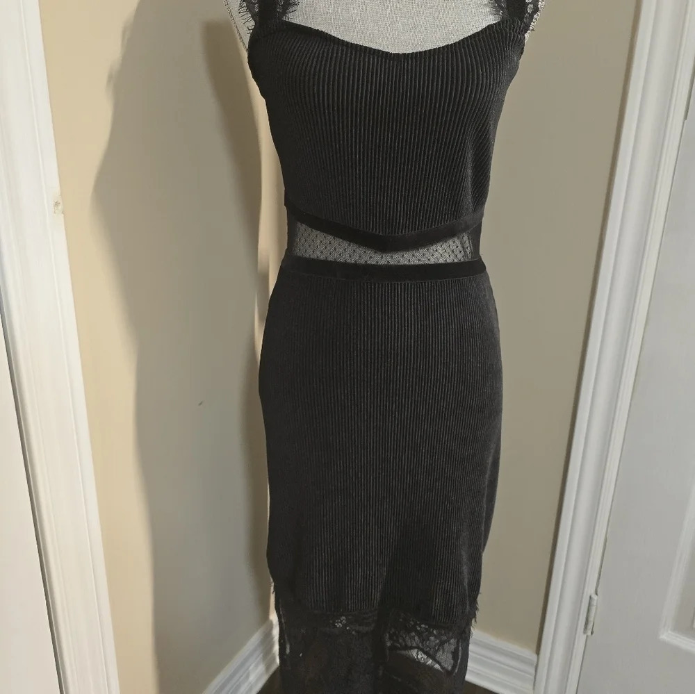 ❤️HOST PICK❤️ French Connection Velvet  Lace Hem Stretch Dress Black size… - Picture 3 of 8